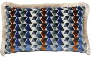 BOHOLOGY Modrý sametový povlak na polštář Brango 30 x 50 cm s třásněmi